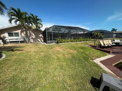 Cape Coral VIP Heated Pool, Hot tub, Direct access, Boat lift, Gameroom, Hotels near Circle K