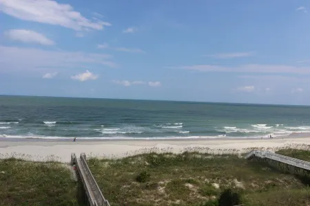 Charming 2-bedroom condo in peaceful Murrells Inlet with WiFi and pool. Отели рядом с достопримечательностью «Frankie's Fancy's»