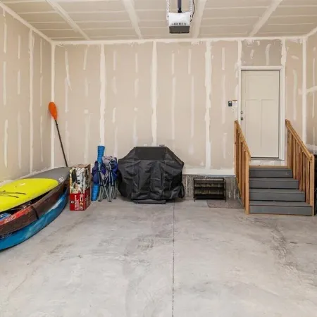 Spacious 6-bedroom home with Ideal Beach access in Garden City.