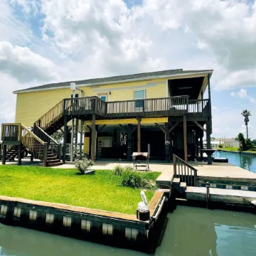 "The Yellowfin"  trophy speckled trout, redfish and flounder fishing.