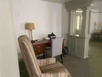 Escape to Center Valley's 3-bedroom vacation home, 13 min to Dorney Park