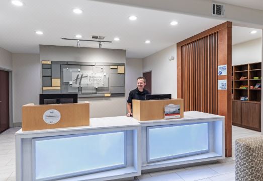 2. 홀리데이 인 익..