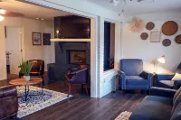 Charming 4-bedroom house with Private Pool near Savannah