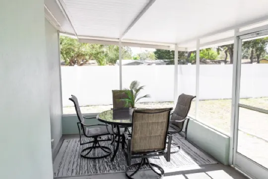 NEW! The Seafoam Bungalow - close to beaches!