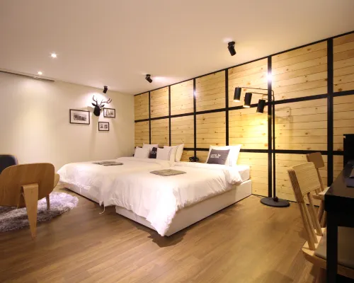 Jeonju Deokjindong Hotel Wannabe Отели рядом с достопримечательностью «Парк Токчин»