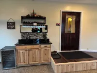 Rusty’s Getaway is a rustic/modern handicap accessible, family friendly space. -  Privatzimmer