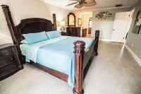 Gran Kaymen Oasis: Renovated Pool, Spa/Mini-Golf/White Sand Beach/Pet Friendly Hotels near Church of God Wimauma Convention