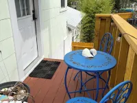 Upstairs Retreat with Private Stairs. Pet Friendly. 23ft Boat Parking. Hotele w: Morehead City