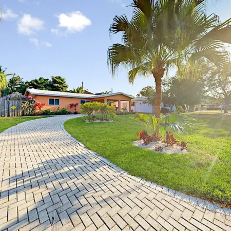 Hidden Gem Vacation Villa w Private Pool & TikiHut