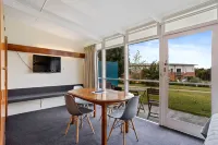 Riverfront Motel & Villas - Pools