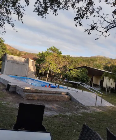 Hidaway Отели рядом с достопримечательностью «Zambales Destination»