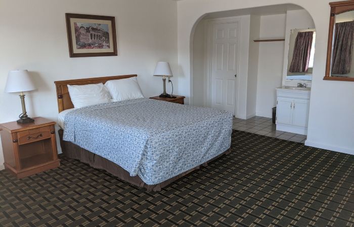 Deluxe Inn
