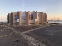 Lovely 2-Bed Apartment in Wallasey, Sleeps 4 Hotels in Wallasey