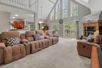 Chalet on Chalet by AvantStay Bright Cabin w Deck Fire Pit Near Lake