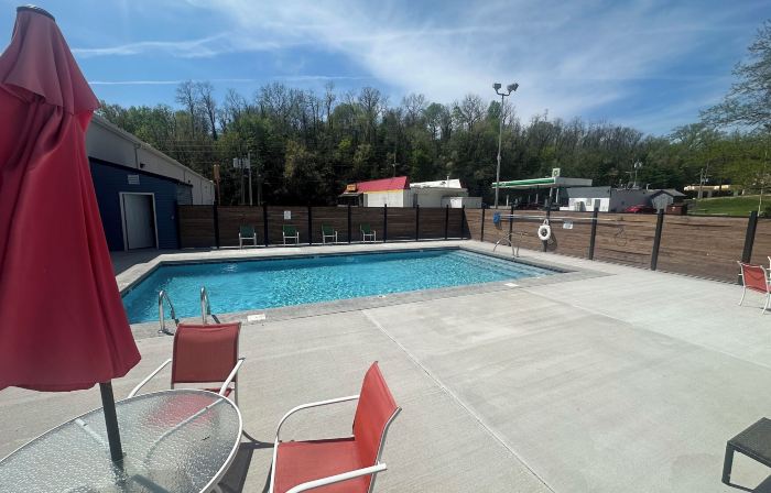 Lighthouse Inn & Suites