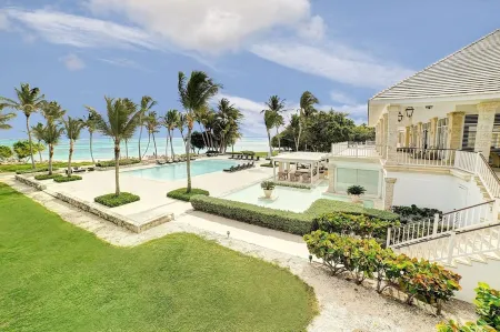 Amazing Golf Villa at Luxury Resort in Punta Cana, Includes Staff, Golf Carts and Bikes Отели в г. Пунта-Кана