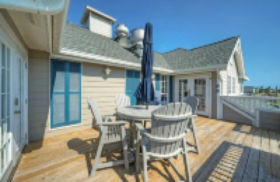 Sailfish at Trout Street Waterfront Escape + Patio Walk to Port A Nightlife