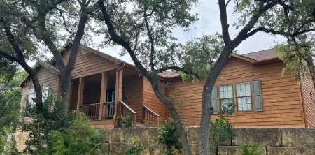 The Den - Family Friendly, Close to Fiesta Texas, SeaWorld, Riverwalk and More