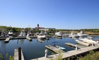 Pier 7 Condominiums