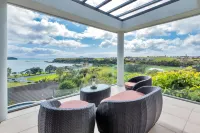 Orakei Grandeur Mansion with Sea Views & Pool
