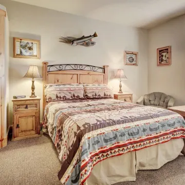 Eagle Fire Lodge & Cabins