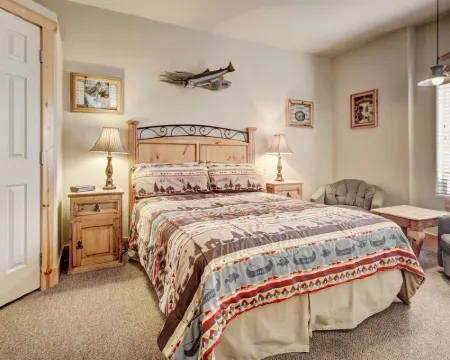 Eagle Fire Lodge & Cabins Hotels in Teller County