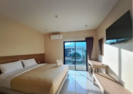 Grand Maihom Hotel Hotels near Rumpaeng Temple