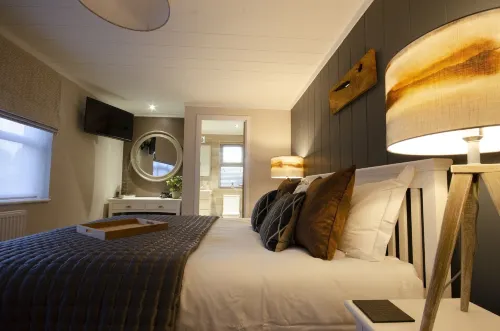 Hollicarrs - the Rushes