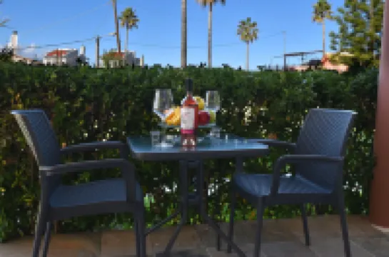 Odos Oneiron Tavronitis Bay