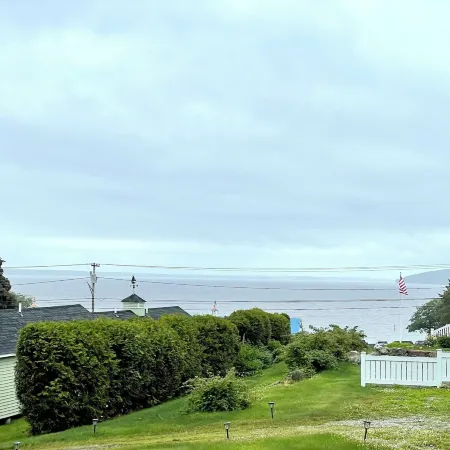 Seascape Motel & Cottages