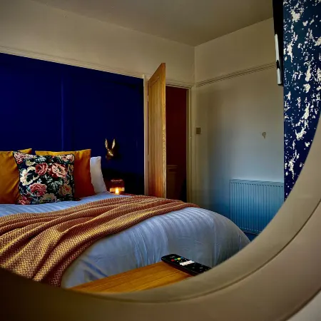 Family Modern 3 Bedroom Hot Tub House- Sleeps 6