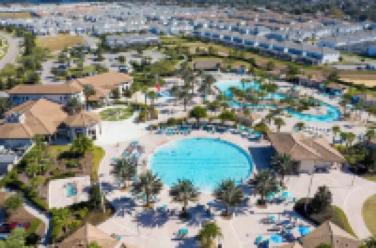 Splendid 4 Bd w/ Pool Close to Disney @ Champions Gate 1006