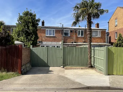 Somers House - Pet Friendly & Parking Hotel in zona Royal Naval Museum