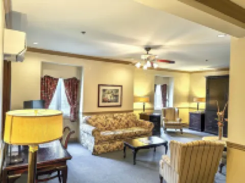 Inn on the Lake Hotels in Fall River