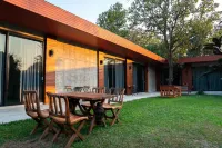 Bhupimarn Garden House - parking