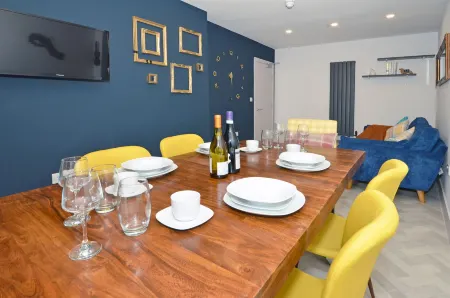 Townhouse Plus @ London Road Stoke Отели рядом с достопримечательностью «Трентам Гарденс»