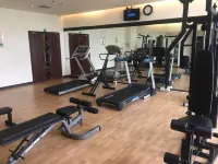 Flora Airport Hotel and Convention Centre Kochi - С тренажерным залом