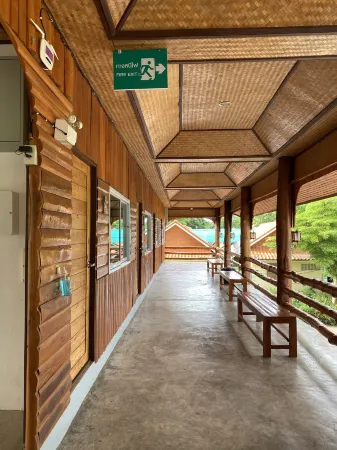 Baan Khue Wieng Resort Отели в г. Mae Sariang