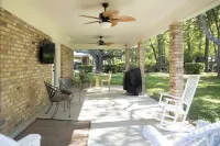 Shorebound - close to beach, casinos & downtown Ocean Springs!!