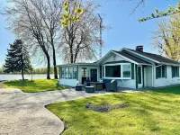 Lake House Cottage w/ Breathtaking Views! Hotels in Stokes Township