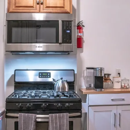 Cozy 2BR-Walk to Tufts & Green Line, Near Boston!