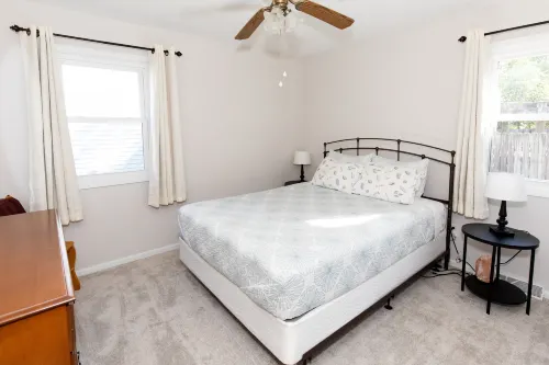 Private Community Near Main Street Activities - Charming Cozy Retreat Hotels in Vermilion