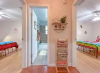 Spacious Fenced Yard and Cozy Living Space - Charming Bo-Ho Retreat Hotels in Centerville