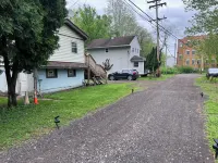 Charming River Front 1-bedroom apartment in delightful Coraopolis with AC, WiFi