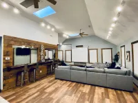 Spacious House with Dual Kitchens and Large Projector - Exquisite Getaway