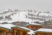Unequalled Ski in Out, Next to Gondola, Sundial 1BR, Pool, Hot tub, Condo Nast Winner C305