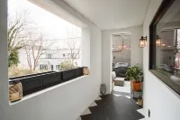 Spacious Patio and Convenient Parking - Charming Escape 컬럼비아 하이츠 호텔