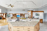 New Skagit Tulip Farm Estate 3 beds 2 baths Hotels in Skagit County