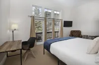 Spacious Custom Home with Scenic Deck and Shuttle Access - Delightful Retreat Hotels in Red Cliff