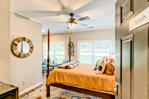 Downtown Helen suite with flatscreen TV, WiFi, and central AC Hotels in Helen